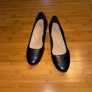 Clarks Black Women's Pumps Size 8